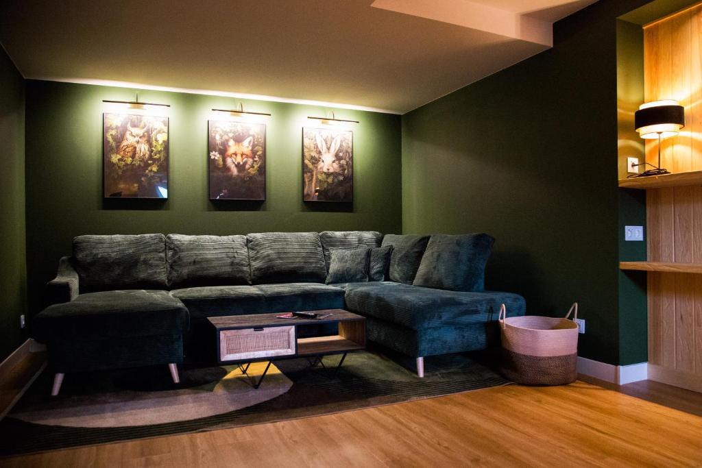 a living room with a couch and a table at Vergissmeinnicht in Oberhof