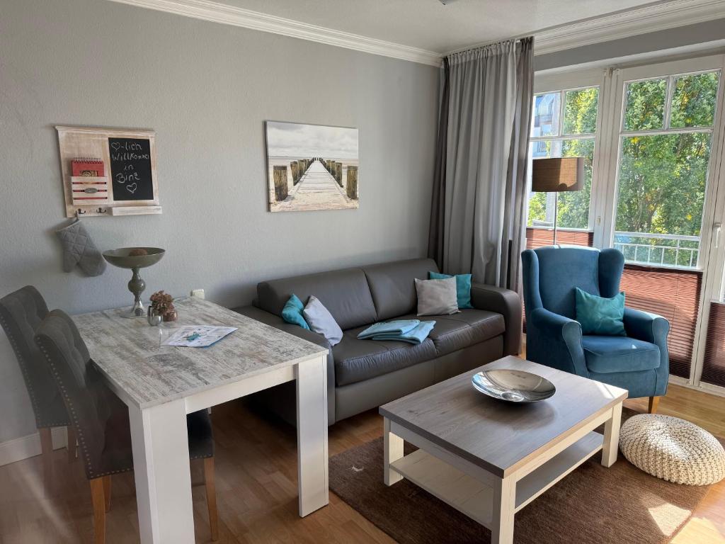 Posezení v ubytování Haus Jahreszeiten Appartement Meeresrauscher by Unsere Urlaubszeit