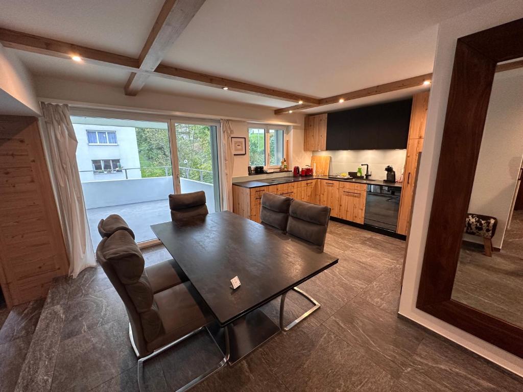 Η κουζίνα ή μικρή κουζίνα στο Spacious 2 bedroom apartment