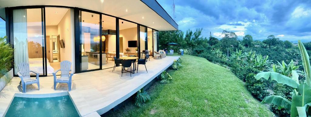 a house with a deck with a table and chairs at Casa MOARA in Pereira