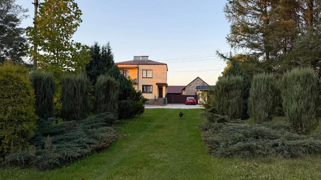 a yard with a house in the background at Agroturystyka u Witka in Brynica Mokra