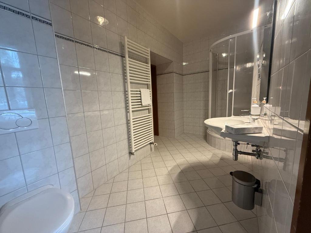 Bright rooms by Schönbrunn, next to U6 Niederhofstraße - Resim 19