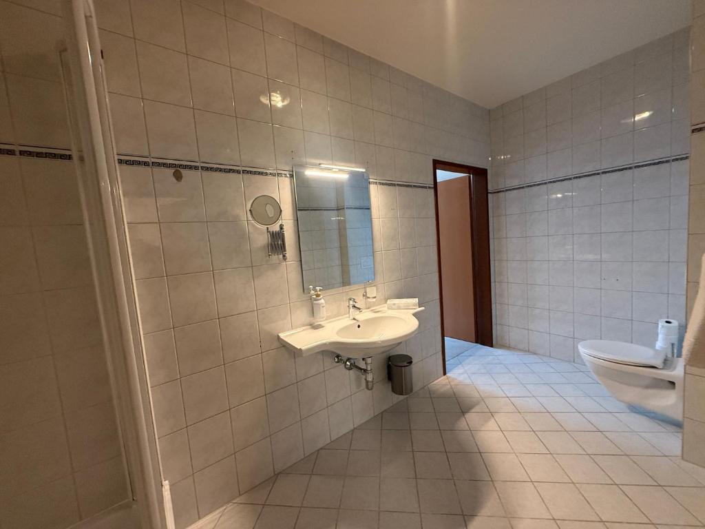 Bright rooms by Schönbrunn, next to U6 Niederhofstraße - Resim 20