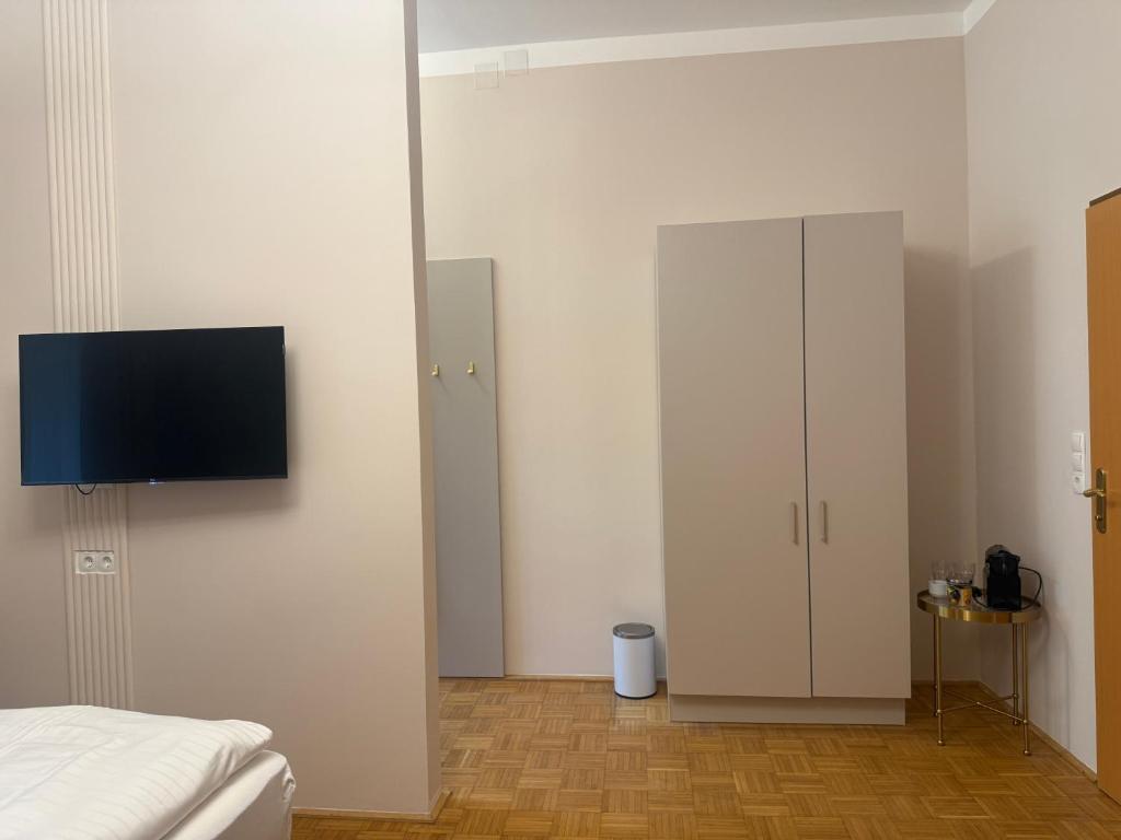 Bright rooms by Schönbrunn, next to U6 Niederhofstraße - Resim 21