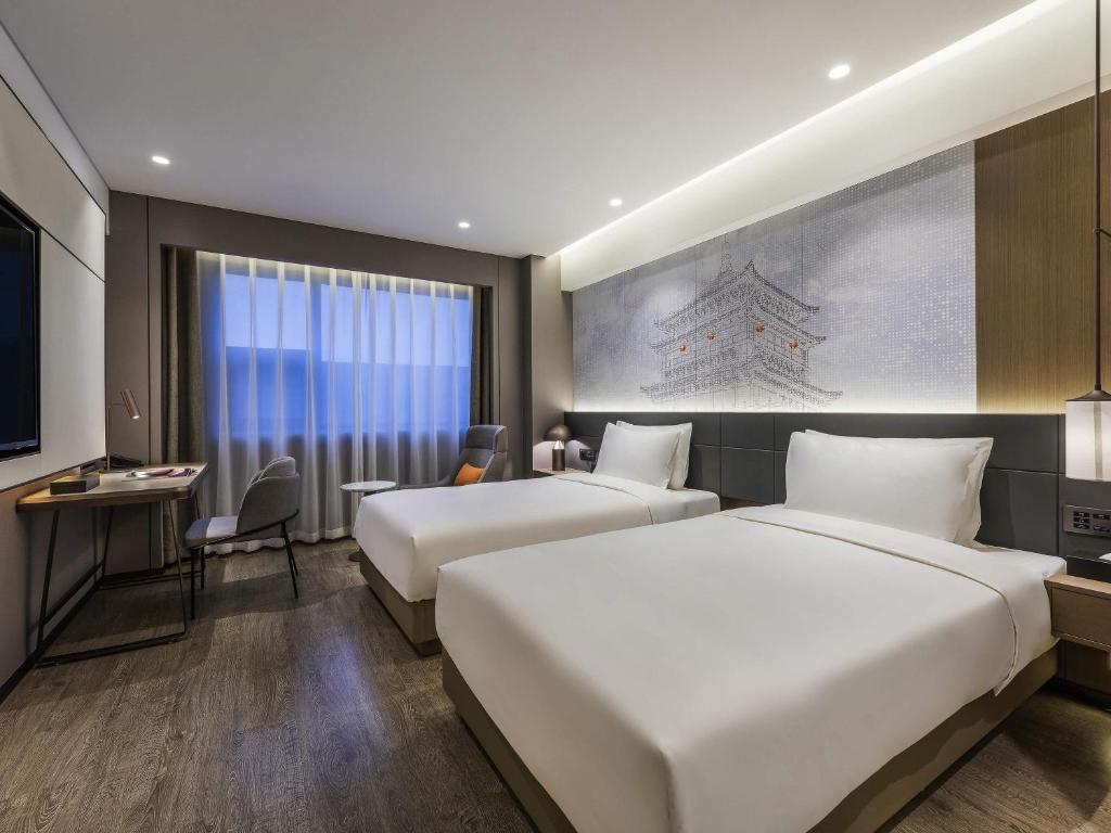 Кровать или кровати в номере Novotel Xi'an The Bell Tower