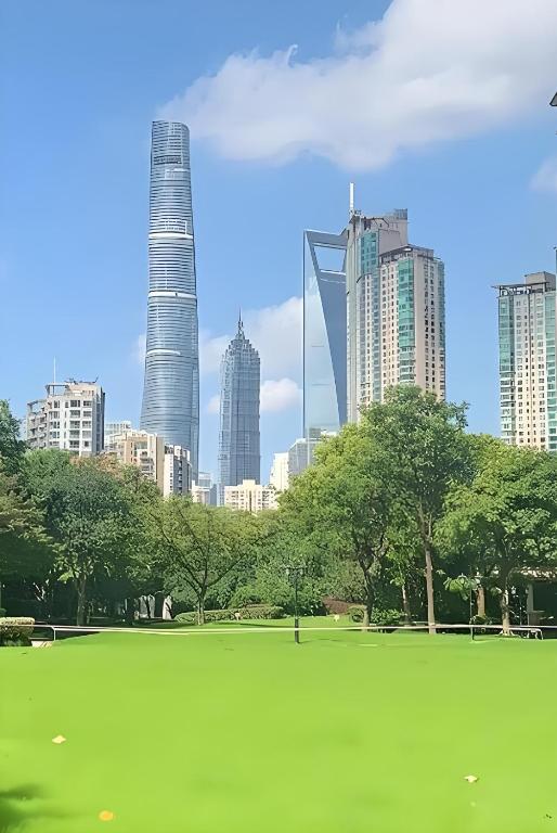 Hotel iHome-Lujiazui Riverside, Shanghai's Leading Advocate for Genuine Apart ment - Committed to Quality, Bund RiverView&CityWalk, Deluxe Neighborhood, a view of a park with a city in the background at iHome-Lujiazui Riverside, Shanghai's Leading Advocate for Genuine Apart ment - Committed to Quality, Bund RiverView&CityWalk, Deluxe Neighborhood in Shanghai