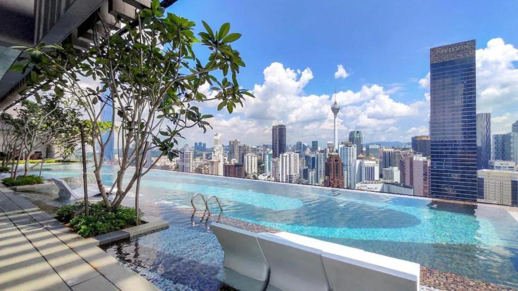 Swimmingpoolen hos eller tæt på Axon KLCC suite Pool Twin Tower View