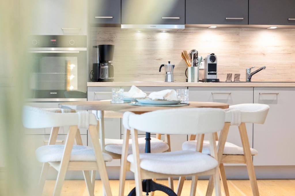 Modernes Apartment mit Balkon und Parkplatz, Nähe See - Resim 25