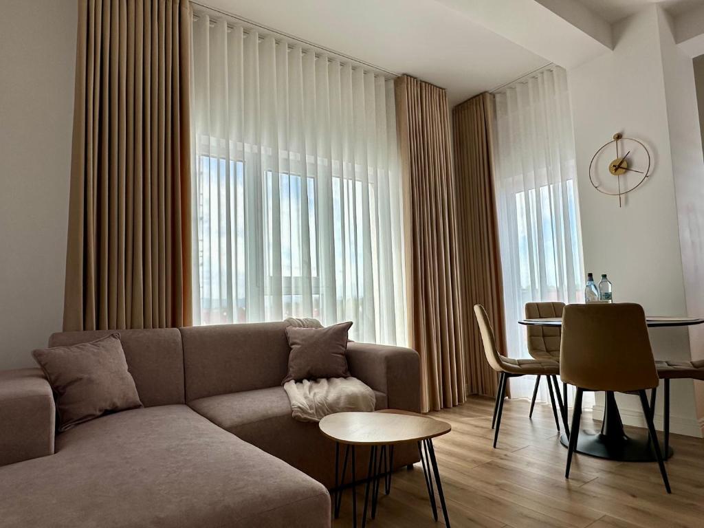 Et opholdsområde på Cozy Apartment Radauti