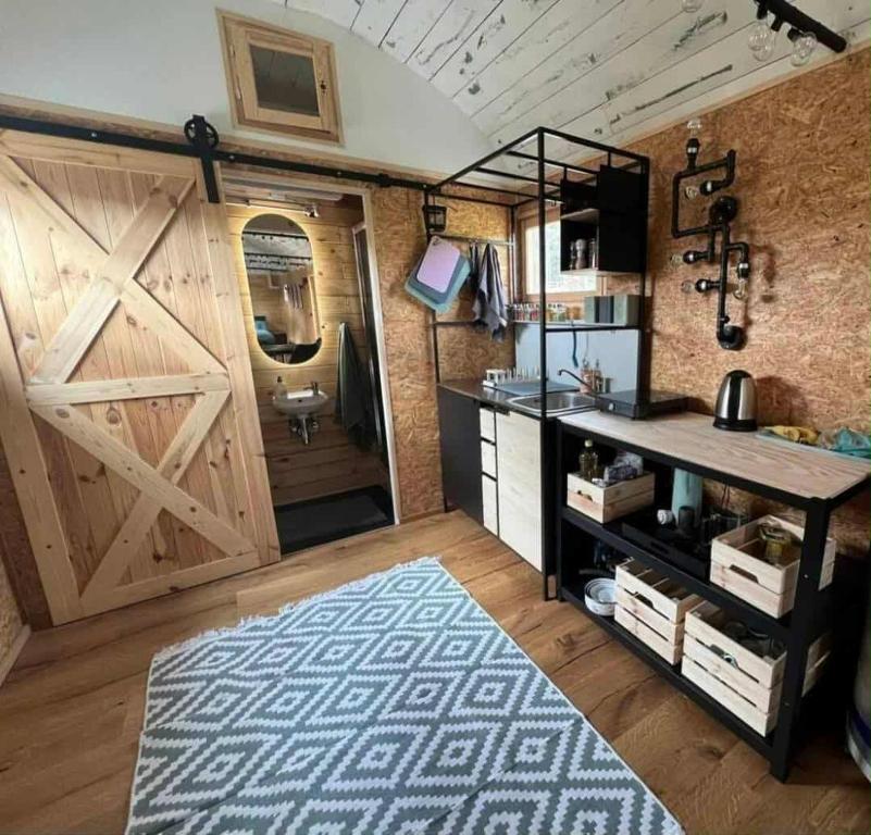 Η κουζίνα ή μικρή κουζίνα στο Obytný vagón