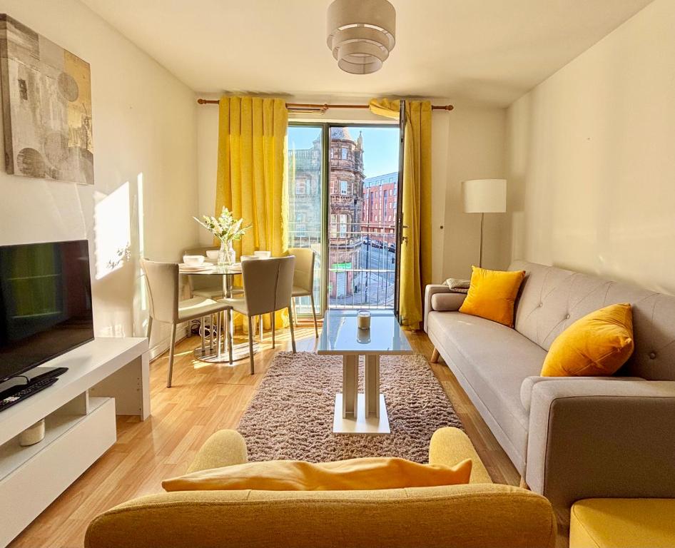 Χώρος καθιστικού στο Stylish City Centre Stay with balcony - Near Football Stadiums
