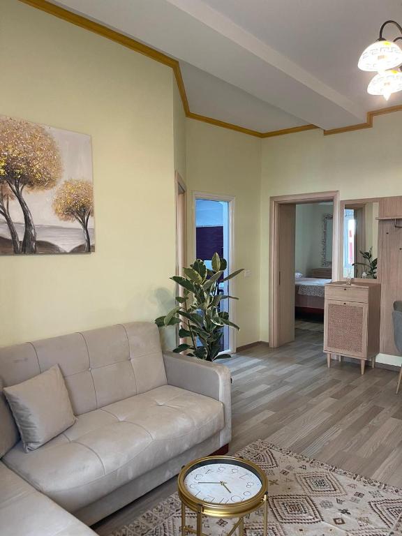 Χώρος καθιστικού στο Fictus Stay