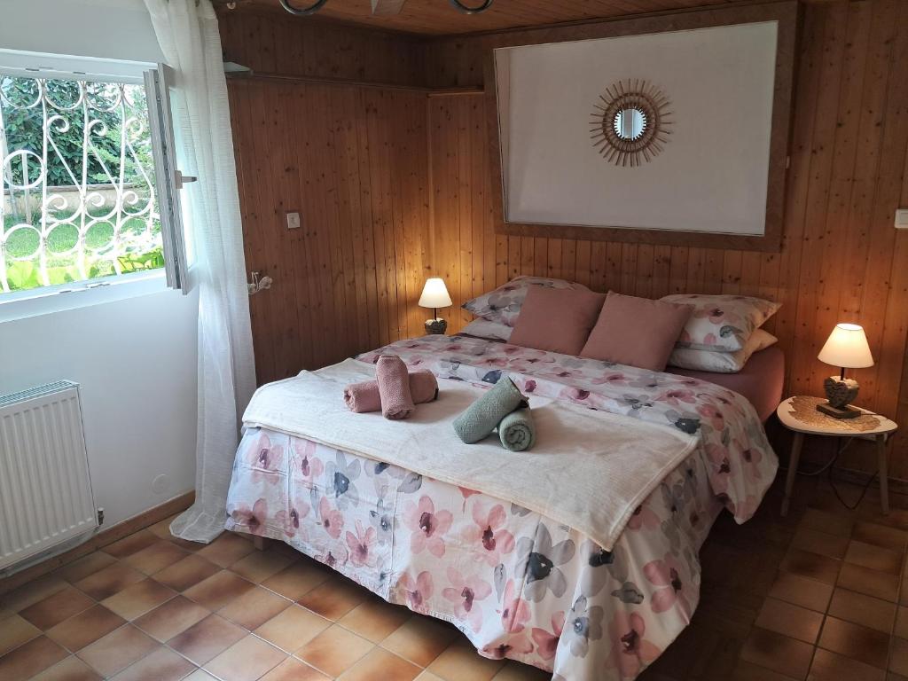 Ένα ή περισσότερα κρεβάτια σε δωμάτιο στο L'Alsace d'ANTAN