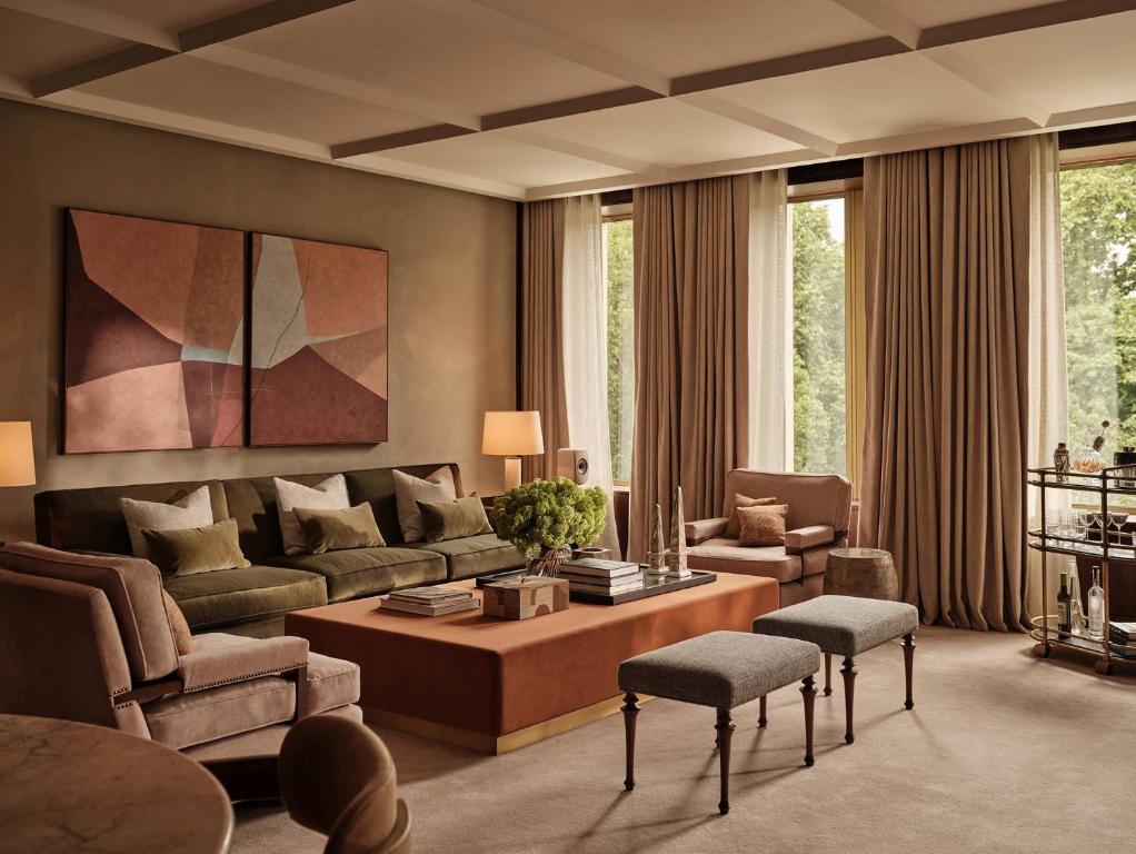 
Grand Premier Mews Suite
