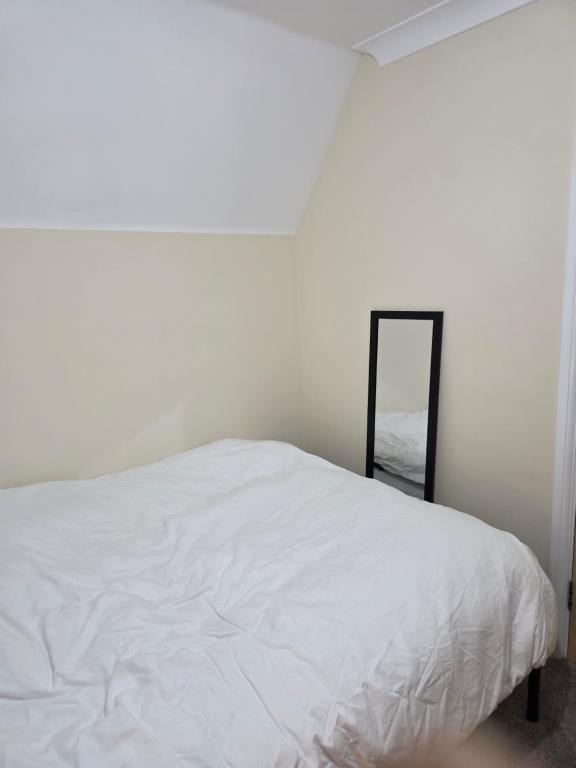 Ένα ή περισσότερα κρεβάτια σε δωμάτιο στο Colchester Comfortable room y4