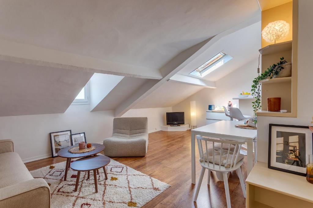 ATTIC URBAN AP4485 by Riviera Holiday Homes