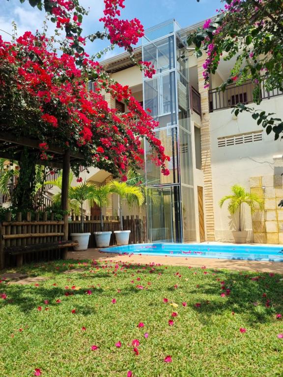 Bazén v ubytování Muriú Beach Flat nebo v jeho okolí