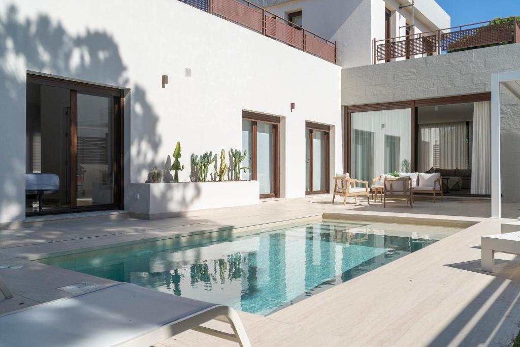 a house with a swimming pool in the backyard at Casa Aura in Novo Sancti Petri