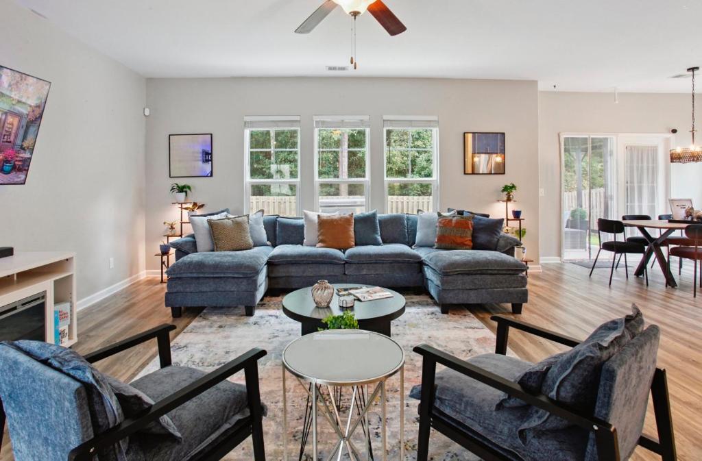 Posezení v ubytování Beautiful Newly Decorated Home in Savannah/Pooler