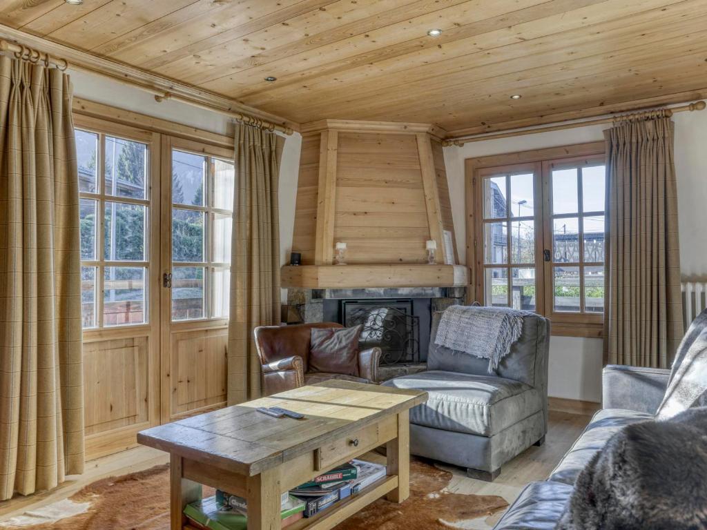 Ruang duduk di Chalet de Charme 4 Chambres, Balcons, Jardin, Proche Centre et Télécabine Megève - FR-1-453-12