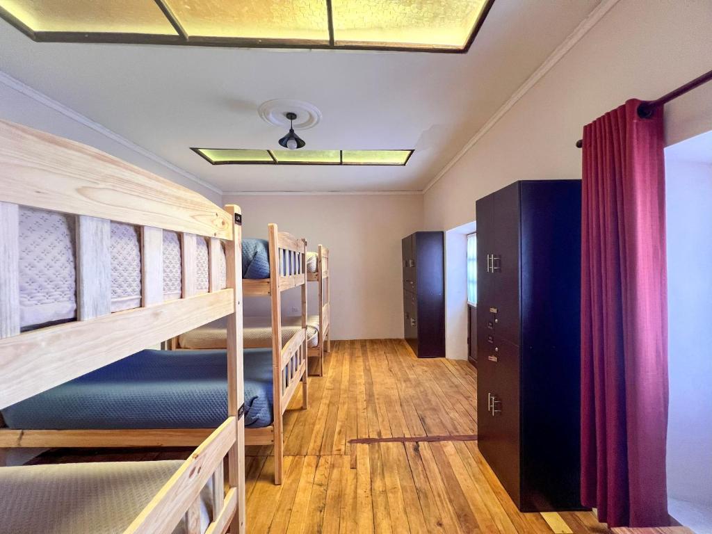 a room with bunk beds in a hostel at Casa Grau in Sucre