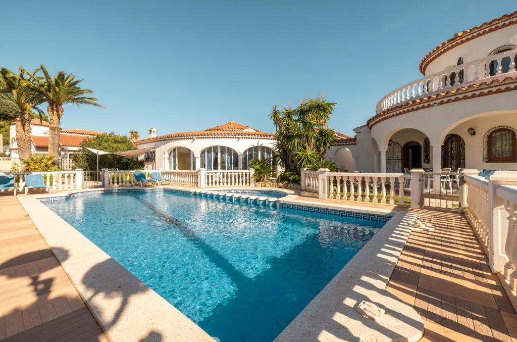 Swimmingpoolen hos eller tæt på Villa Paraiso para 6