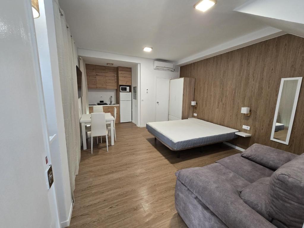 Deluxe Alameda studio