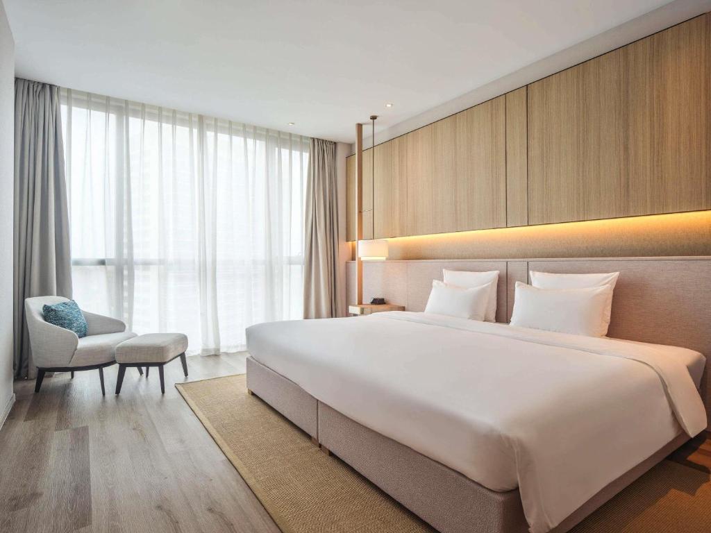 Postel nebo postele na pokoji v ubytování Novotel Shanghai Qingpu Excellence