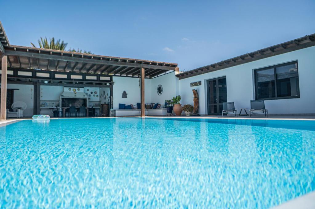 Πισίνα στο ή κοντά στο Villa Nazoly, Oasis de Tranquilidad con Piscina Privada en el Corazón de Lanzarote