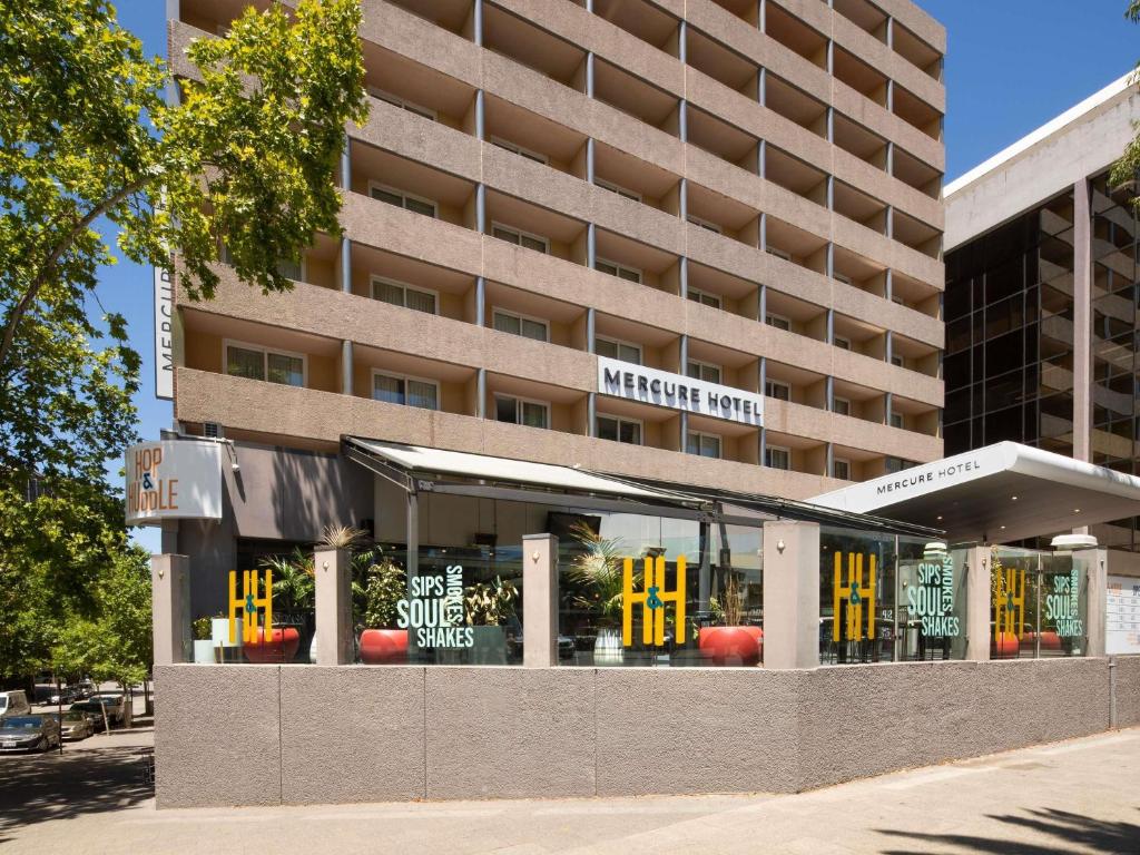 a building with a restaurant in front of it at Mercure Perth On Hay in Perth