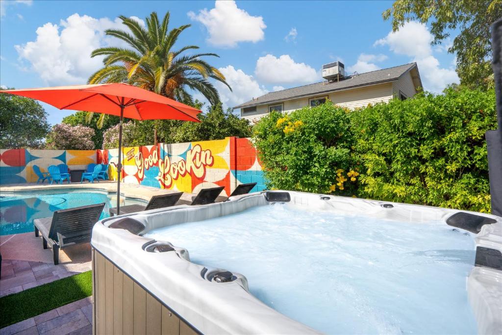 Πισίνα στο ή κοντά στο Epic Mesa Getaway - Pool - Hot Tub - Game Room