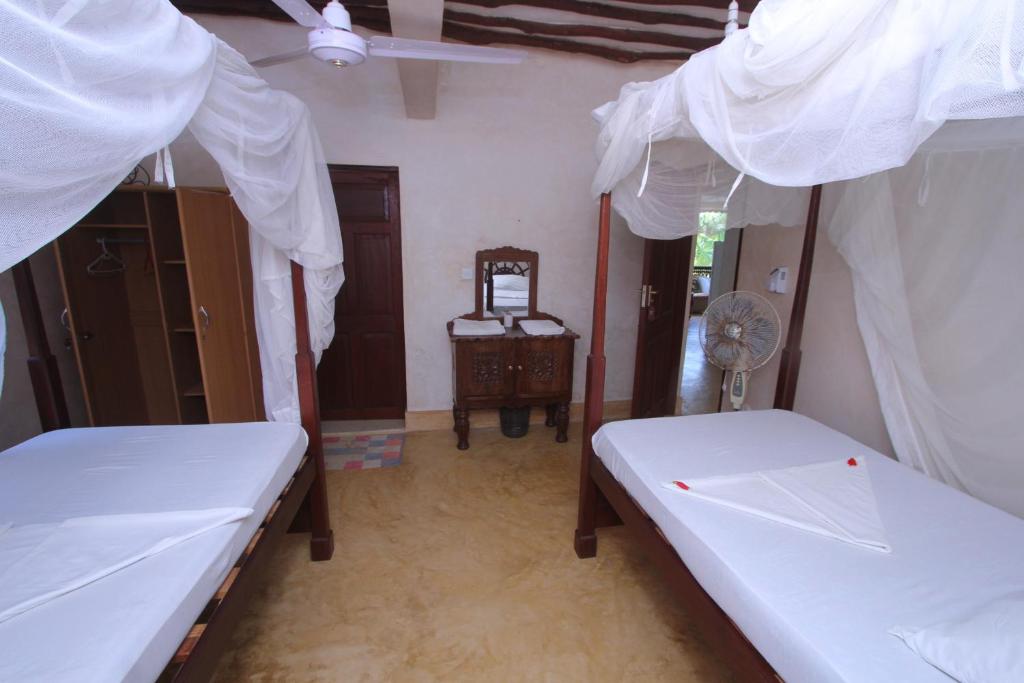 Postel nebo postele na pokoji v ubytování Jannataan Hotel