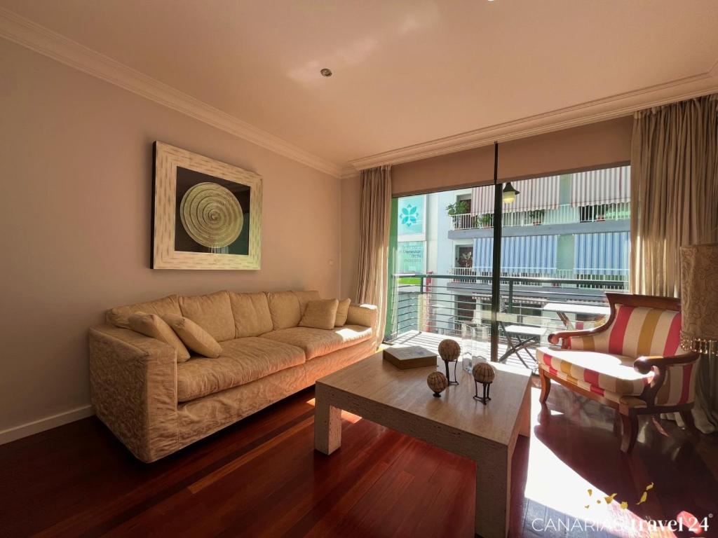 a living room with a couch and a table at Versicolor in Los Llanos de Aridane