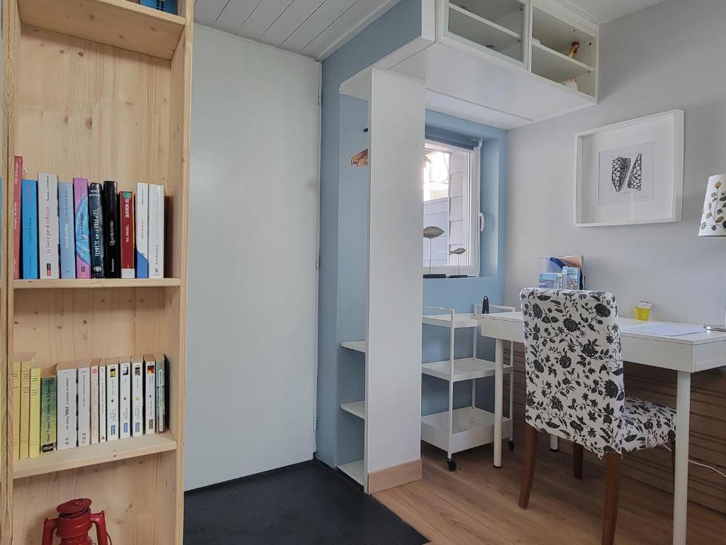 Perpustakaan di apartmen