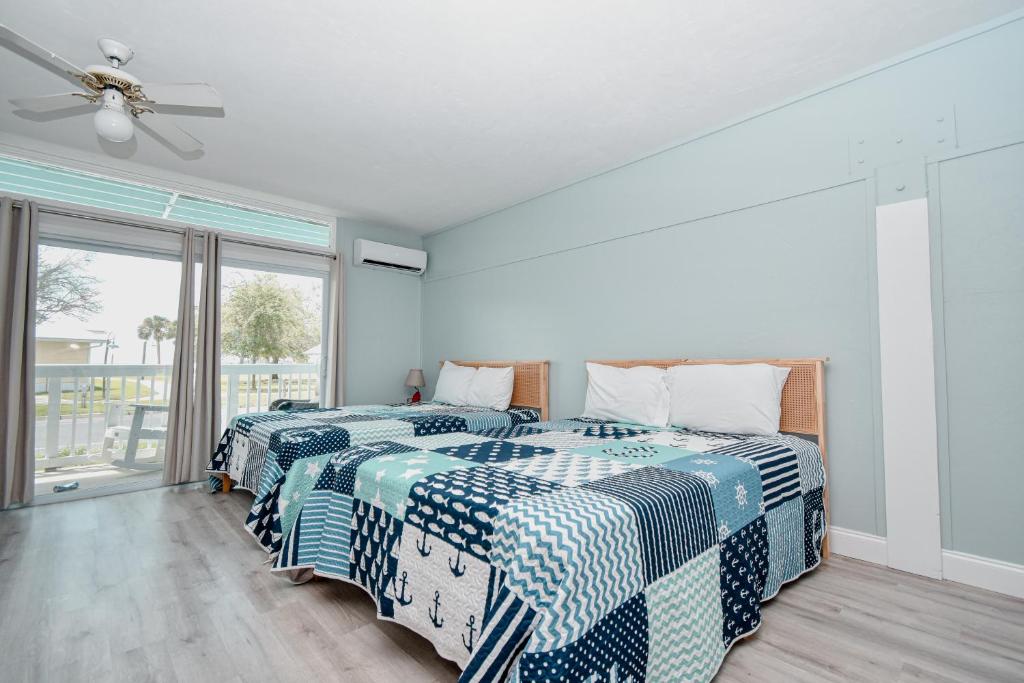 Postel nebo postele na pokoji v ubytování Park Place Unit 124