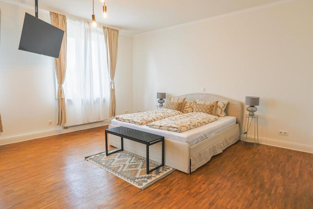a living room with a couch and a table at KasselRooms Loft - Friedrichsplatz in Kassel
