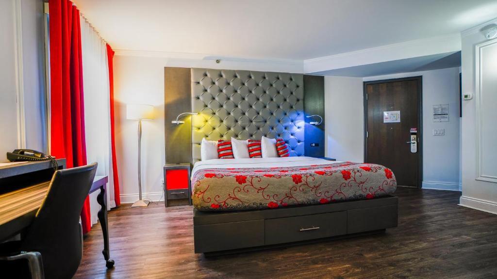 
Exterior View Signature Room, 1 King Bed, Fireplace - Disability Access
