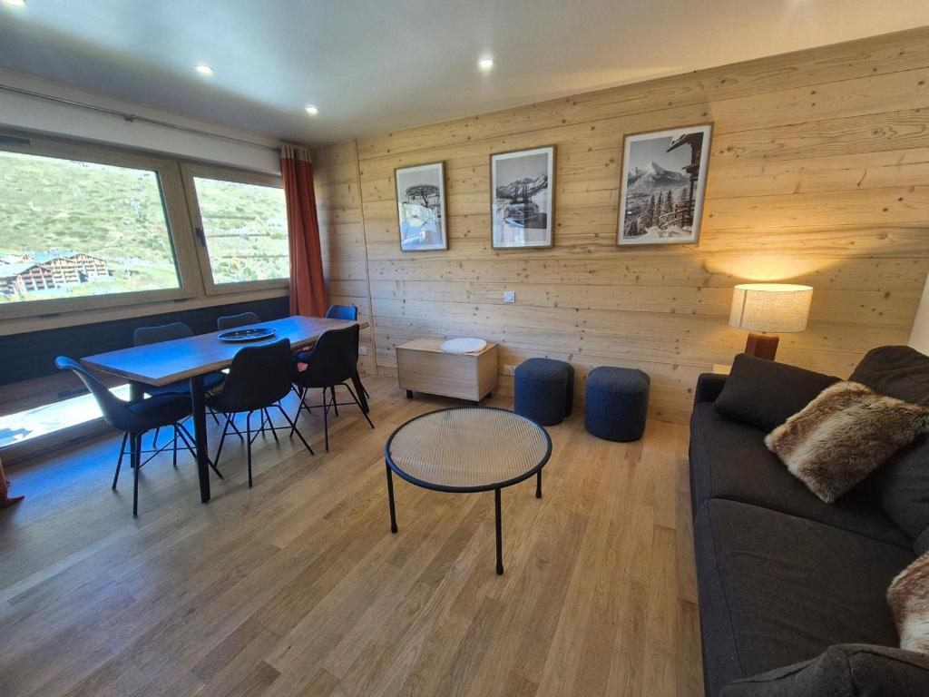 Appartement rénové avec balcon, au pied des pistes à Tignes