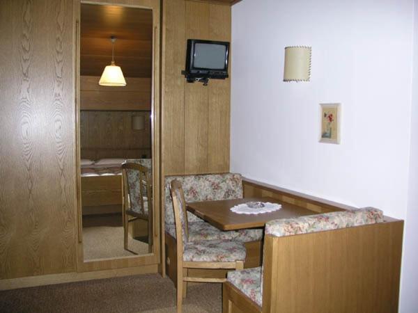 Posezení v ubytování Hotel Garni Soreie