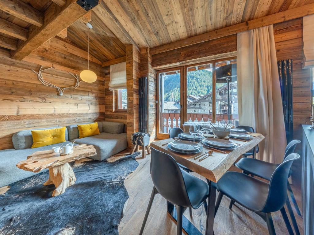 Appartement raffiné avec cheminée, balnéo et Wi-Fi à Val-d’Isère - FR-1-694-44