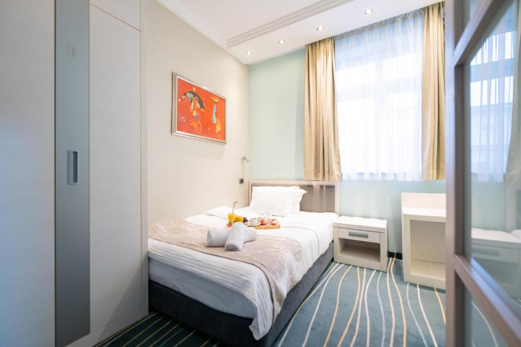 
 Single Room
