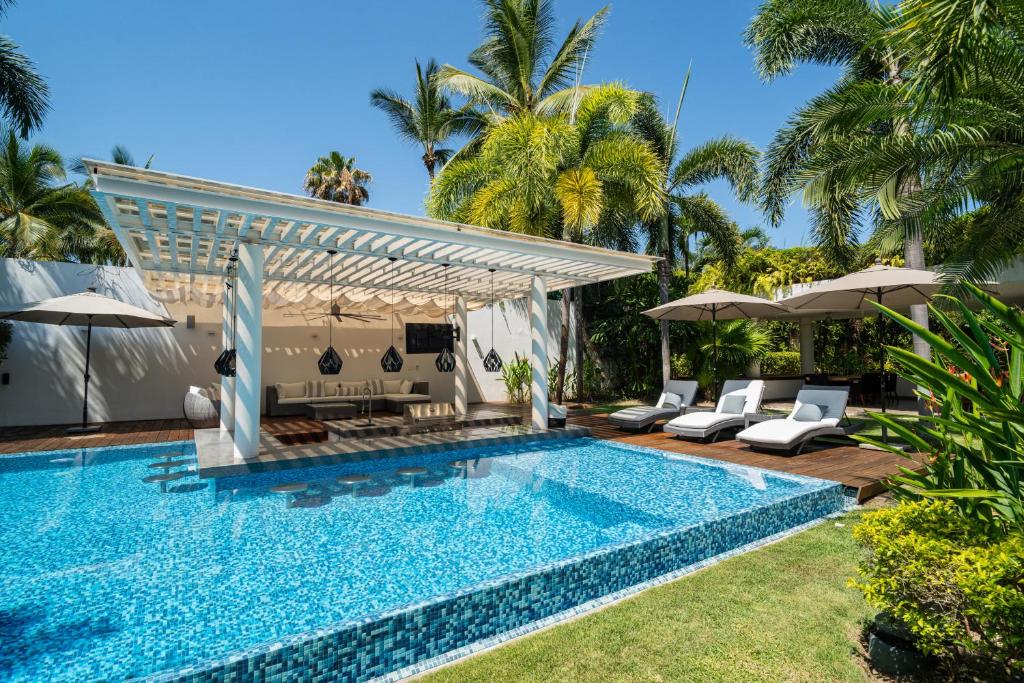 Πισίνα στο ή κοντά στο Luxury Villa Waterfront