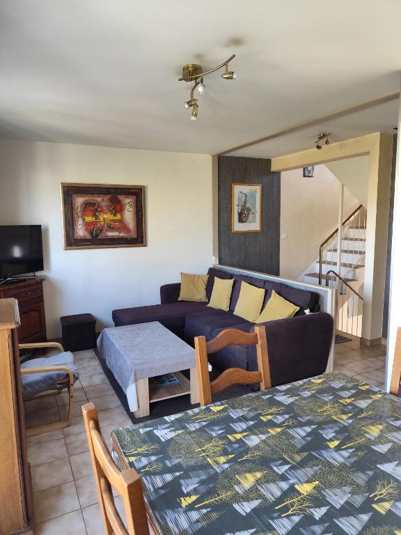 a living room with a couch and a bed at Maison 3 chambres Le Mans, proche circuit in Le Mans