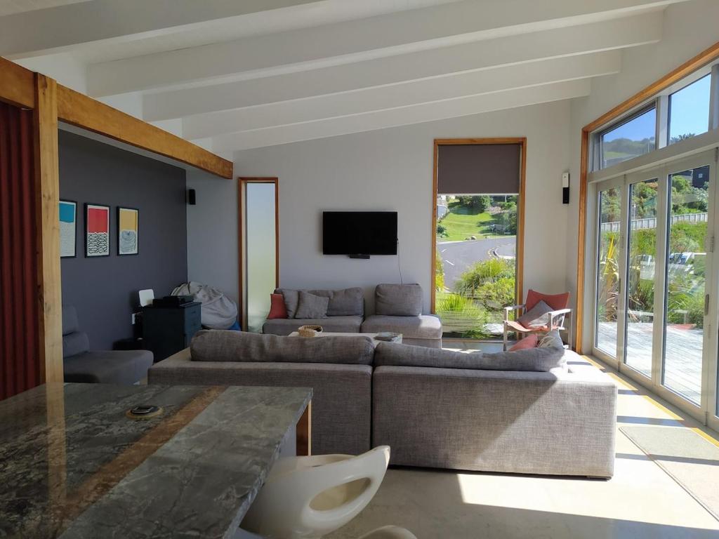 House with ocean views near Cathedral Cove walkway, Hahei (2026. aasta ...