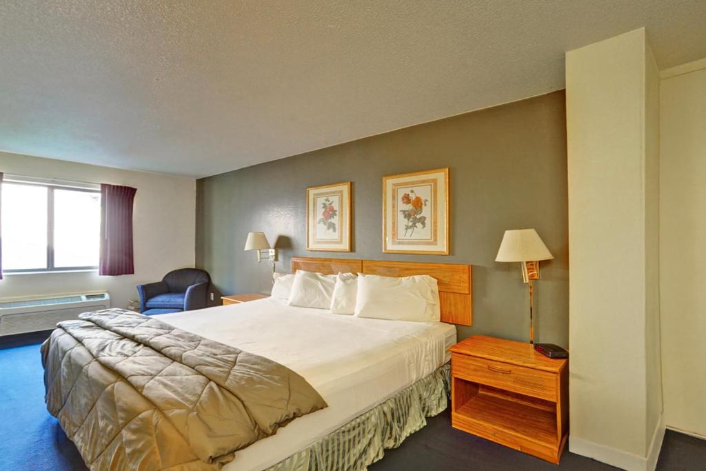 Capital O Amerihost Inn and Suites Fulton Hwy 54 MO - Cama Completa Accesible Para No Fumadores
