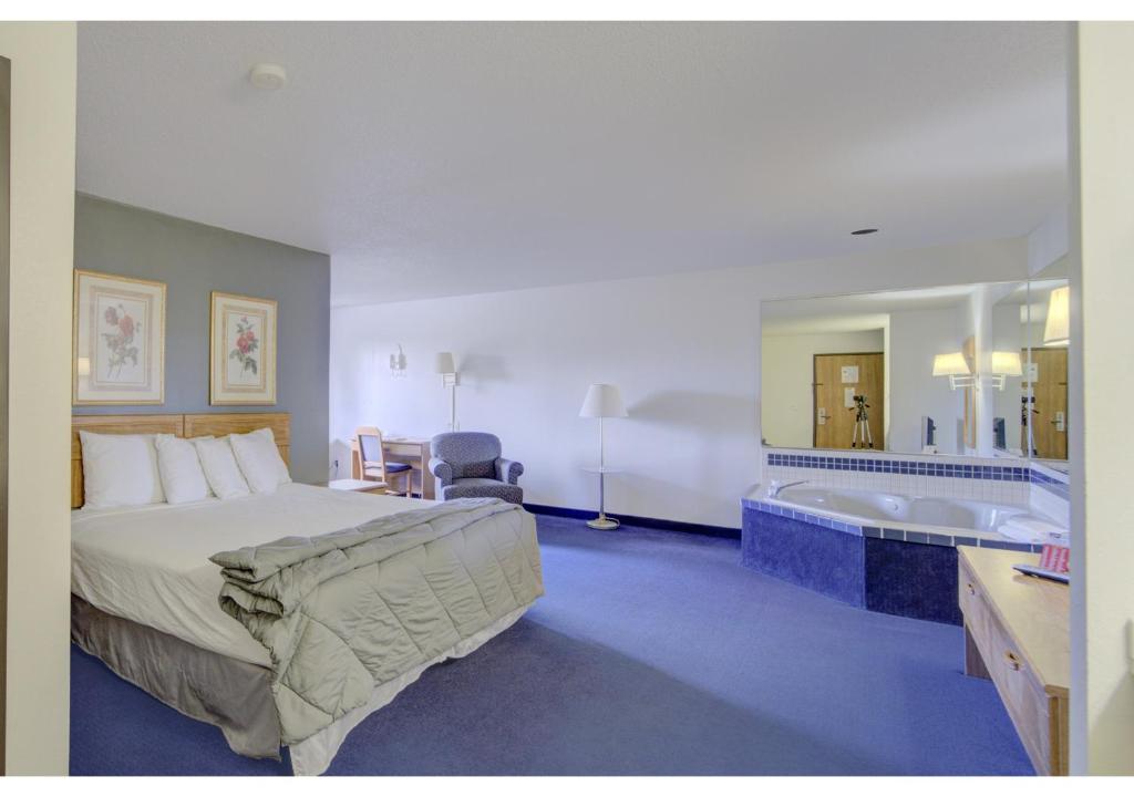 Capital O Amerihost Inn and Suites Fulton Hwy 54 MO - Lit King-Size, Non-Fumeurs, Avec Baignoire à Jets