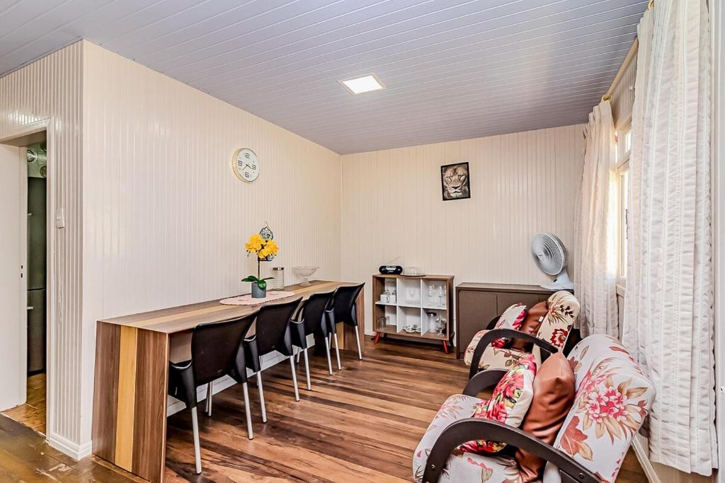 a woman is laying in a chair in a room at Casa Rosa Charmosa Completa BC Churrasco & Garagem in Balneário Camboriú