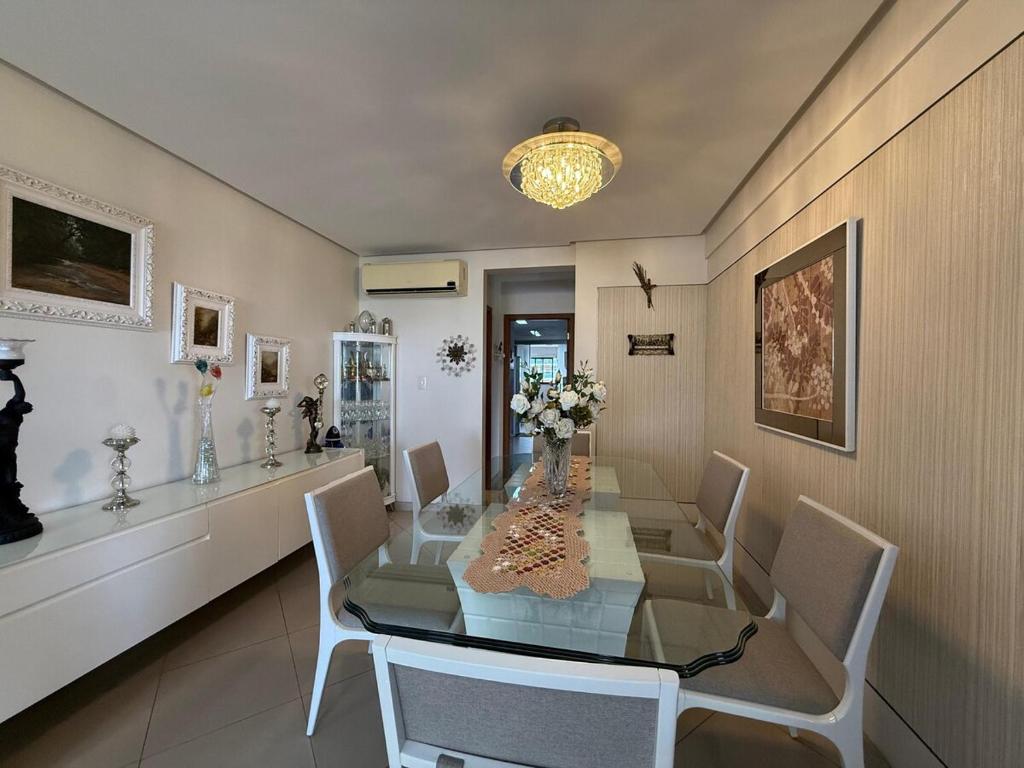 a dining room with a glass table and chairs at Apartamento COP30 de Alto Padrão in Belém