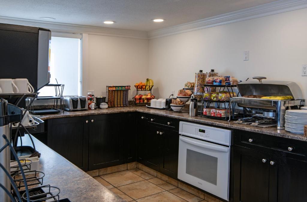 Riverland Inn & Suites - Resim 24