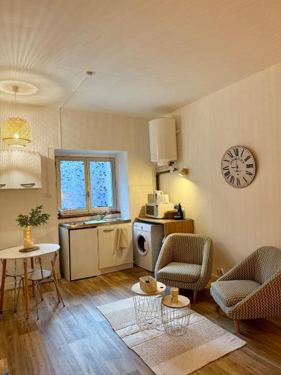 a kitchen and living room with a table and chairs at Le Petit Bohème - WiFi - Hyper-Centre in Bourges